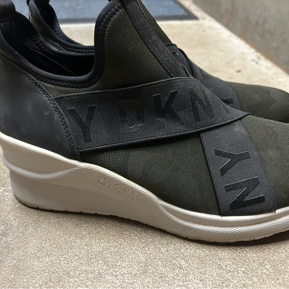 Women’s Size 11 DKNY Sneakers